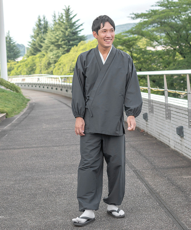 袖・裾ゴム式 撥水高機能作務衣 No.2 グレー | 作務衣・甚平通販 和粋庵