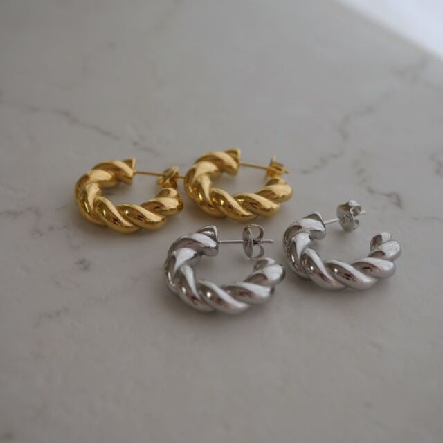 金属アレルギー対応 ステンレスピアス ツイストデザインピアス スタッドピアスファーストピアス セカンドピアス フープピアス 両耳用 pi058