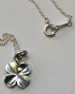 ★再入荷★STANDARD CALIFORNIA (スタンダードカリフォルニア) SD MADE IN USA CLOVER NECKLACE