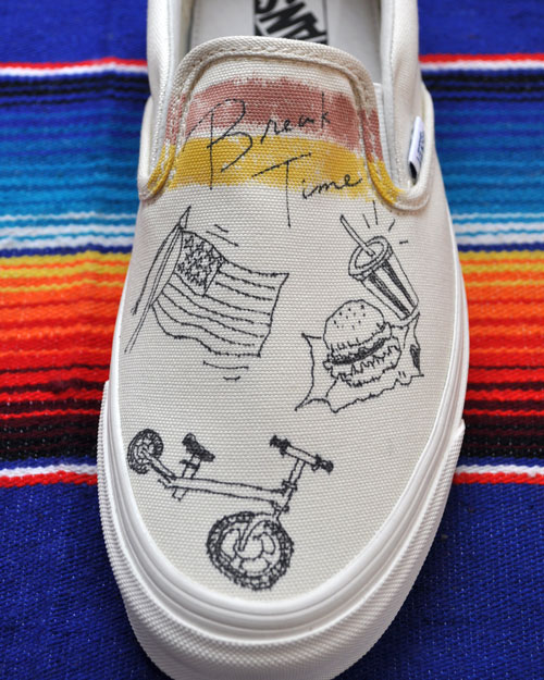 VANS（バンズ）イラストデザイン スリッポン ホワイト × ブルー VANS x FREE RAGE Hand Painting OG Classic Slip-On LX /バンズ