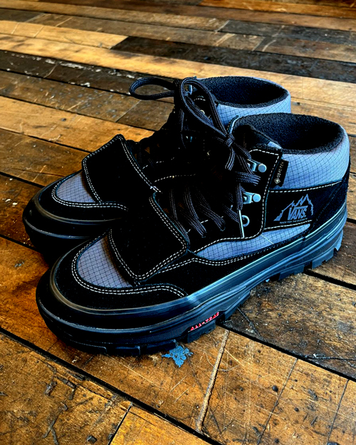 VANS (バンズ) MTE MOUNTAIN MID GORE-TEX INSULATED
