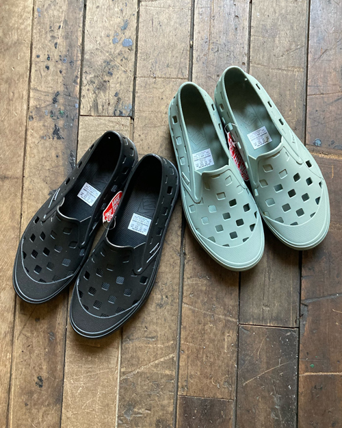 VANS (バンズ) Trek Slip-On