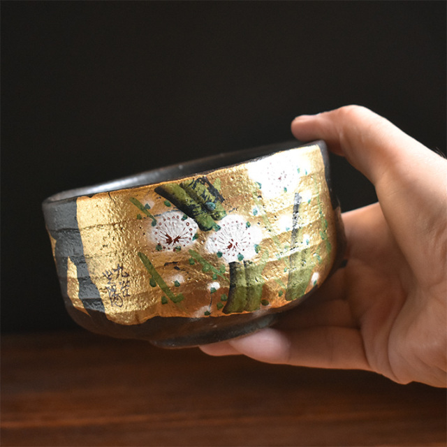 新品日本製！大人気の九谷焼　抹茶碗　金箔梅 九谷焼 抹茶碗・金箔梅 山田登陽志 インテリア 工芸品 装飾品