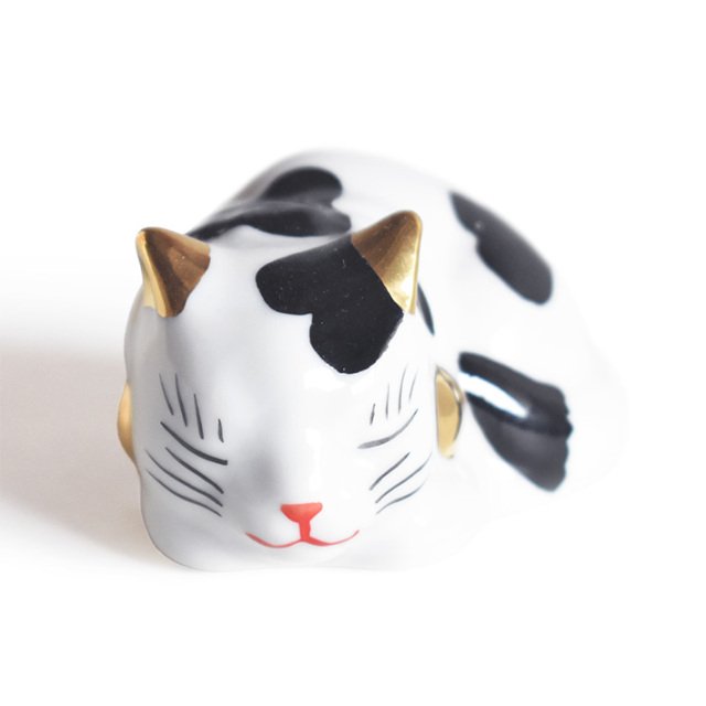 九谷焼 牛のような猫のような手乗り眠り寝子（眠り猫）