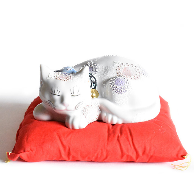 九谷焼 眠り猫 置物 花むらさき 座布団付 