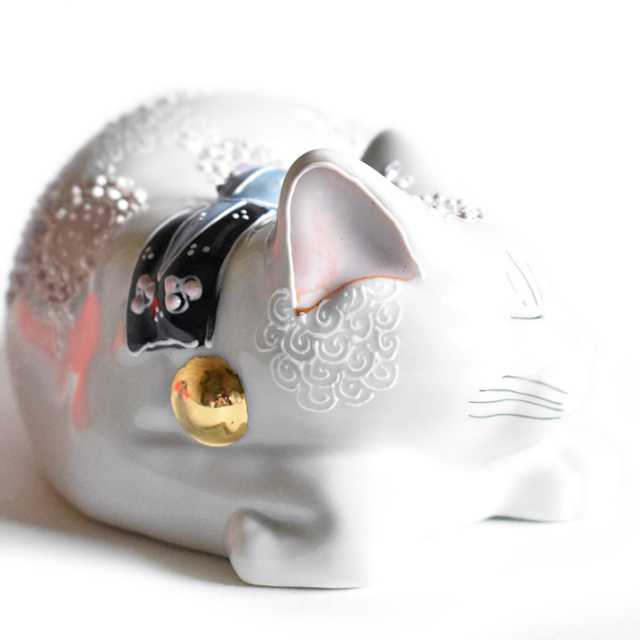 九谷焼 眠り猫 置物 花むらさき 座布団付