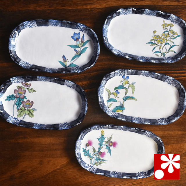 九谷焼　花柄の陶芸皿（スタンド付き） 九谷焼 花柄の陶芸皿（スタンド付き） 九谷焼 花柄の陶芸皿