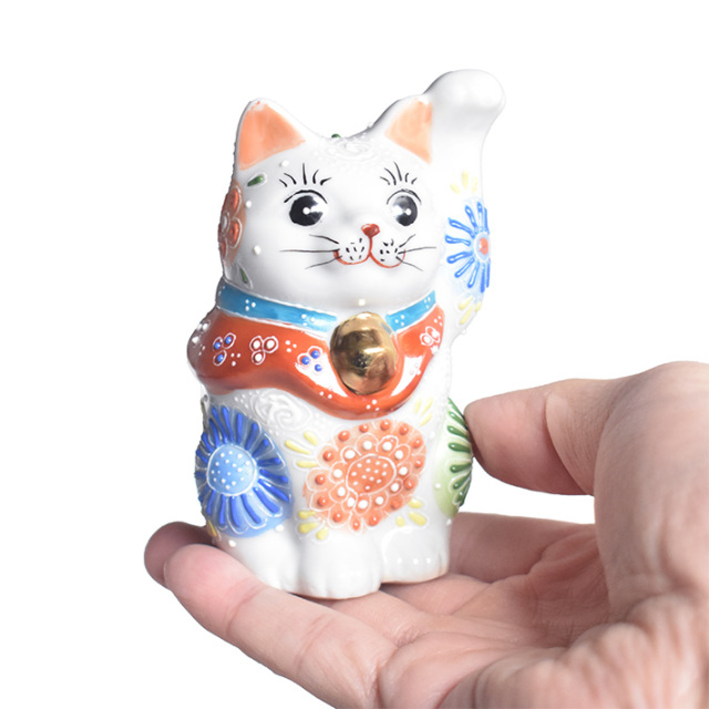 稀少焼物☆久谷焼 陶山 猫の置物 白 見事な装飾模様細工 伝統工芸品 日本の伝統工芸品【九谷焼】 1.8号小つぼ花生 眠り猫 しろ (K9