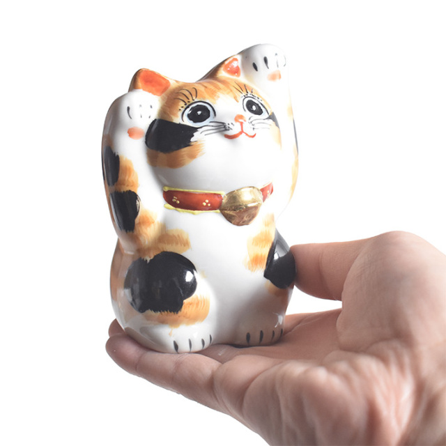 九谷焼 招き猫 三毛招き猫 置物 右手 陶器 縁起物 楽天市場】九谷焼 招き猫 置物 毛長三毛（右手） : 九谷焼専門店