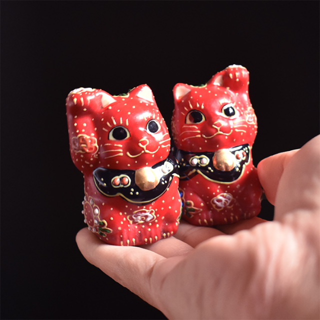 九谷焼    招き猫   赤盛10号  約31cm   座布団＆箱付き   美品 九谷焼 招き猫 置物 祝鯛 座布団付