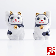 ちび招き猫ちゃんセット（右手・左手）　牛ぐるみ（WAZAHONPO-USHI）