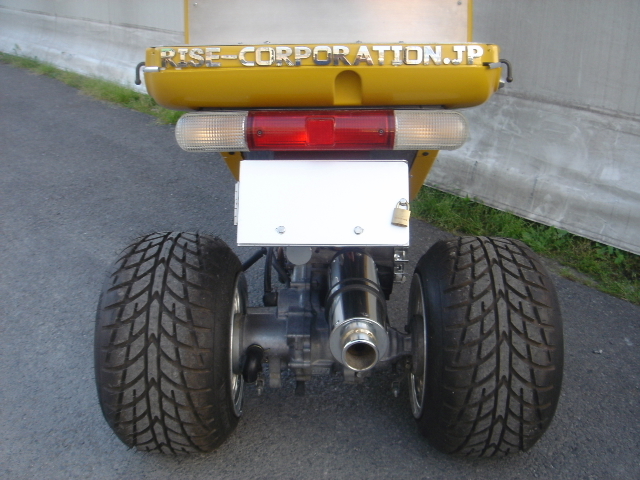 クロームメッキ　立体　文字エンブレム　取り付け写真