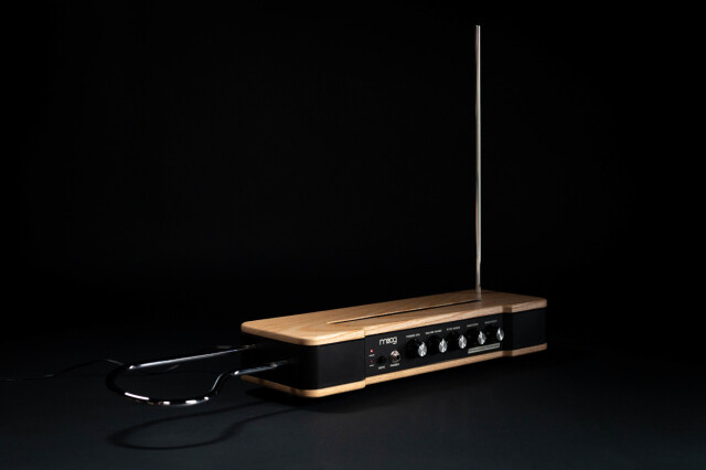 Moog Etherwave Theremin<br>《ムーグ・テルミン》