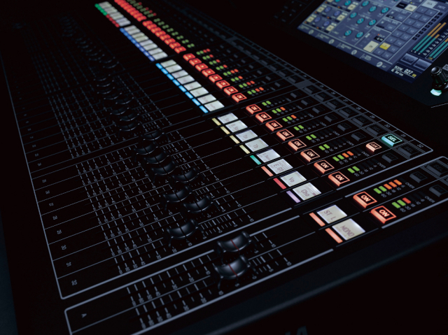 YAMAHA QL5 Digital mixing console ヤマハ／デジタルミキサー