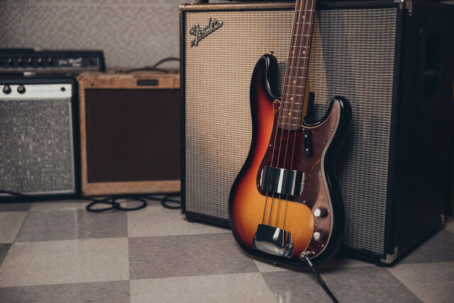 【送料無料】Fender James Jamerson 1962 Precision Bass®, Rosewood Fingerboard, 3-Tone Sunburst《フェンダー》《プレシジョンベース》《ジェームス・ジェマーソン》《シグネチャー》