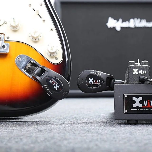 新品同様 Xvive XV-U2 BK＋未使用専用ホルダーセット 新品同様 Xvive XV-U2 BK＋未使用専用ホルダーセット