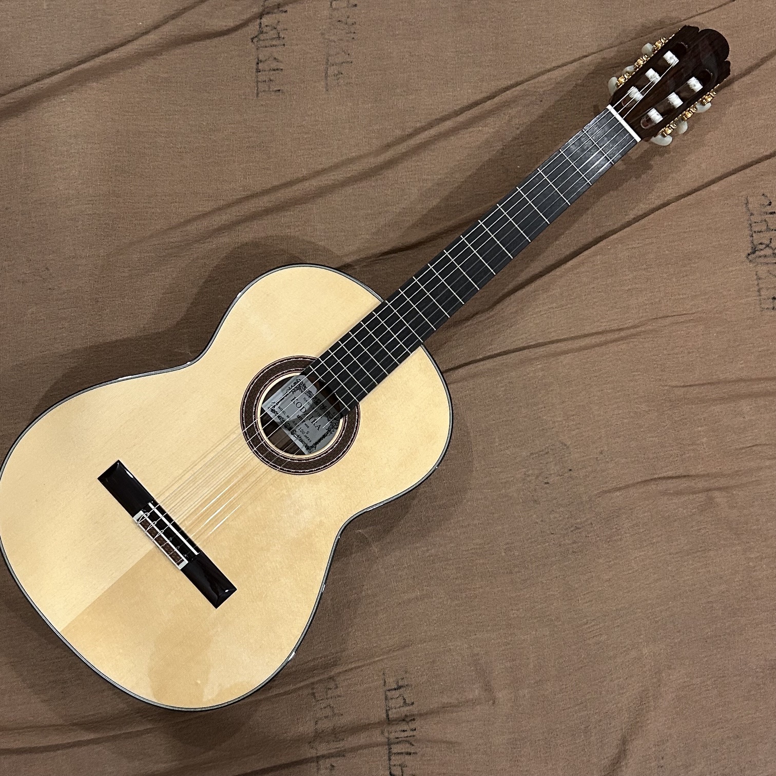 【送料無料】【中古商品 / USED】KODAIRA AST-100/S《小平》《コダイラ》《クラシックギター／松単板トップ》《日本製》