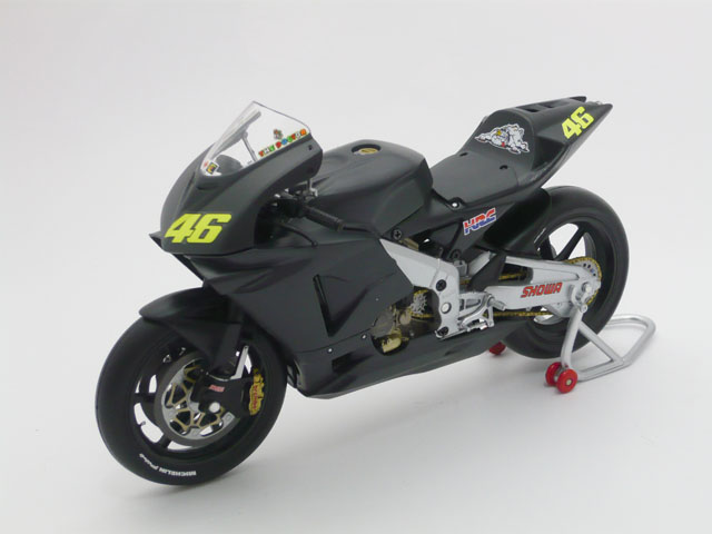 ミニチャンプス　1/12 ホンダ RC211V Pre-Season テストバイク 2002 No.46 (V.Rossi)