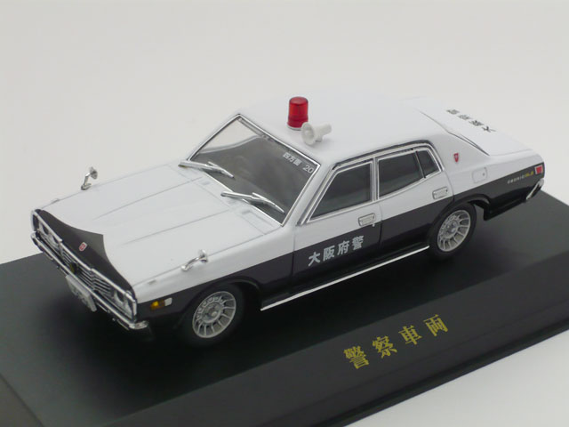 DISM　1/43 ニッサン セドリック 330 後期型 大阪府警 エンケイ・バハホイール