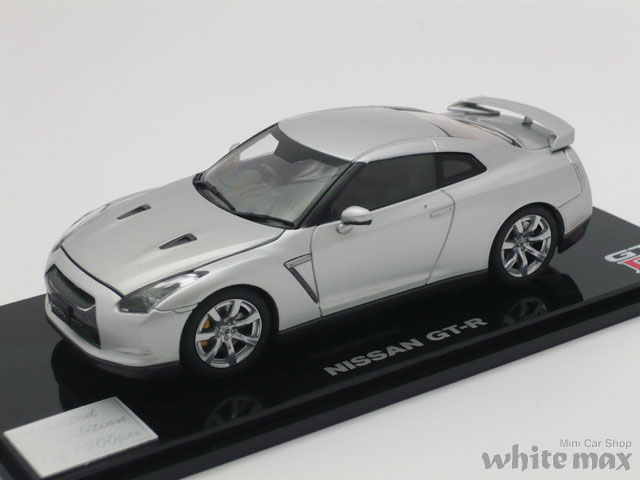 京商　1/43 ニッサン GT-R R35 ボンネット・トランク開閉モデル (シルバー)