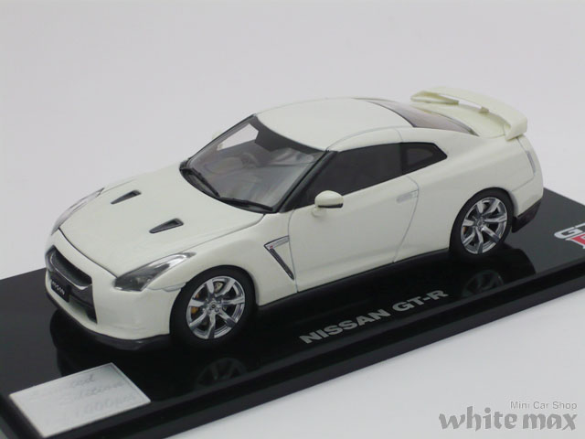 京商　1/43 ニッサン GT-R R35 ボンネット・トランク開閉モデル (ホワイト)