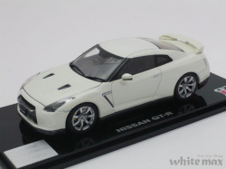 京商　1/43 ニッサン GT-R R35 ボンネット・トランク開閉モデル (ホワイト)