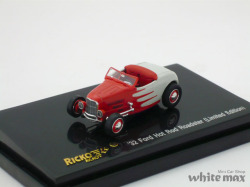 リッコ　1/87 '32 フォード ホットロッド ロードスター (ホワイト/レッド)