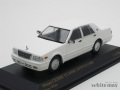 カーネル　1/43 ニッサン セドリック クラシック SV PY31 1998 (ホワイト)