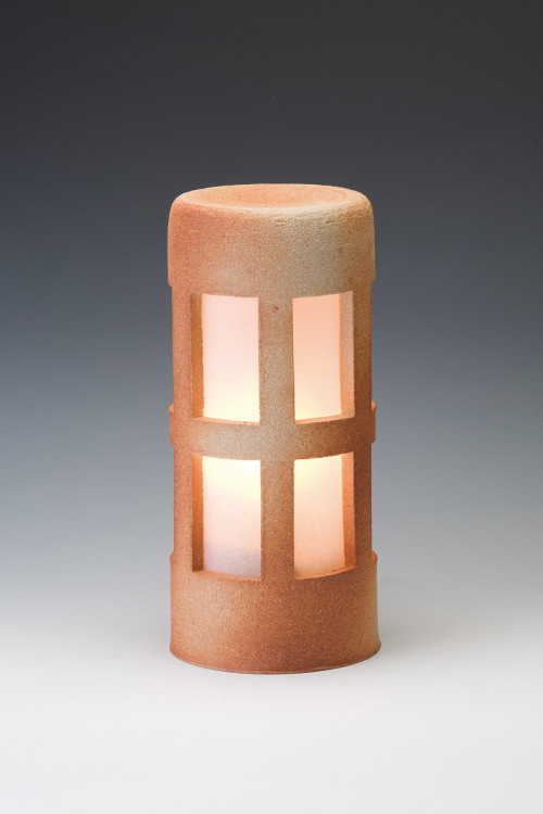 信楽焼ガーデンライト・森のあかり（コーラル色）直径12.5cm×高さ29cm