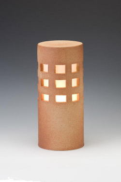 信楽焼ガーデンライト・千のあかり（コーラル色）直径12.5cm×高さ29cm