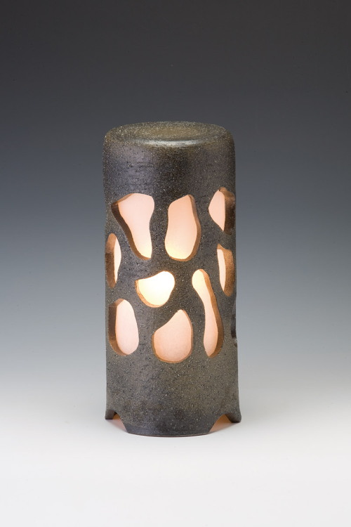 信楽焼ガーデンライト・忍のあかり（モスグリーン）直径12.5cm×高さ