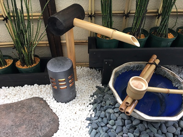 信楽焼ガーデンライト・千のあかり（ブラック）直径12.5cm×高さ29cm