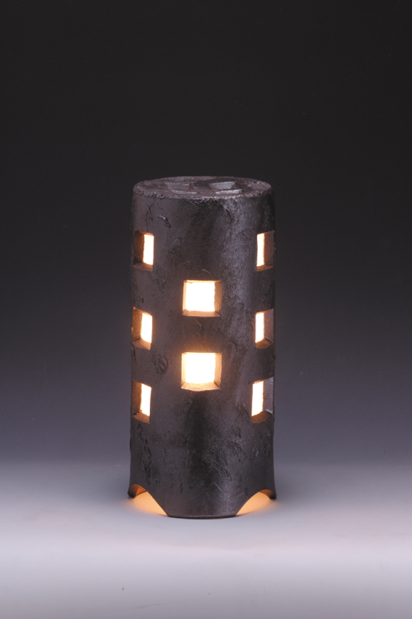 信楽焼ガーデンライト・街のあかり・ブラック・直径12.5cm×高さ29cm