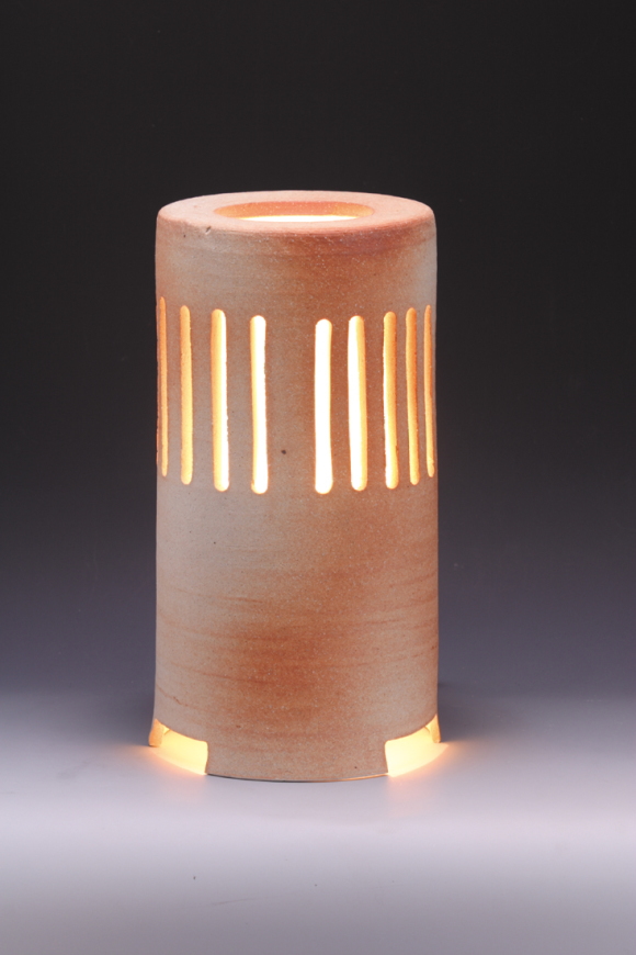 信楽焼ガーデンライト・虹のあかり・コーラル色・直径17.5cm×高さ35cm