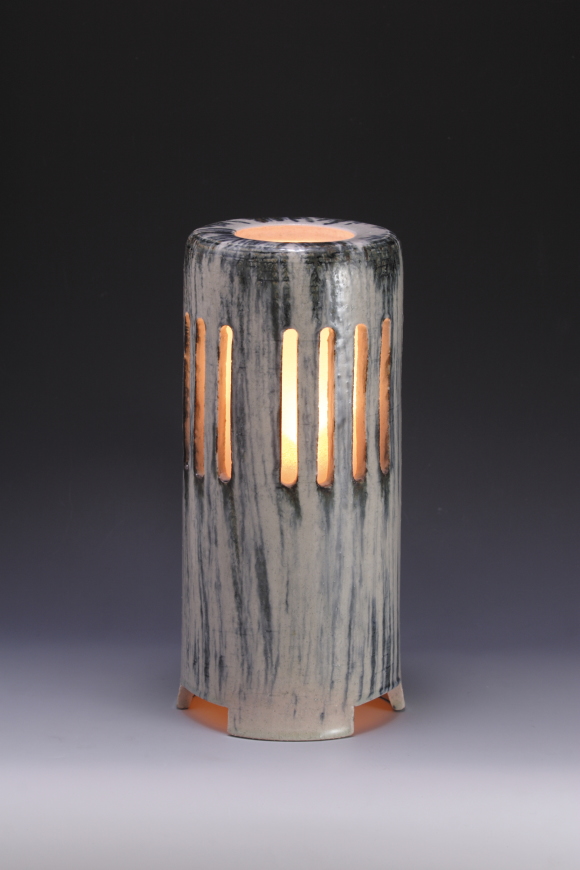 信楽焼ガーデンライト・虹のあかり・グレー・直径17.5cm×高さ35cm