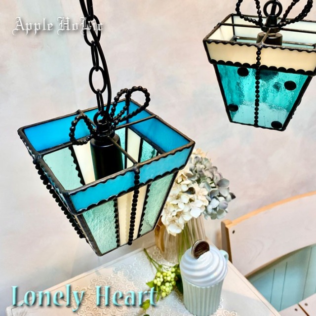 ステンドグラスのハートのランプ アップルホリックのテーブルランプ 【 トリックハート Trick Heart