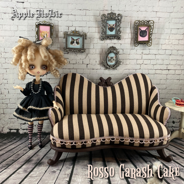 ビーズ装飾付きピンクドレス人形ロッキングチェア付き ティカ Tika キャバドレス フラワー刺繍ボリューム