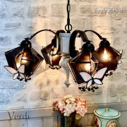 ウィッチーズキッチンの家具 照明 ロマンチックなシャンデリア