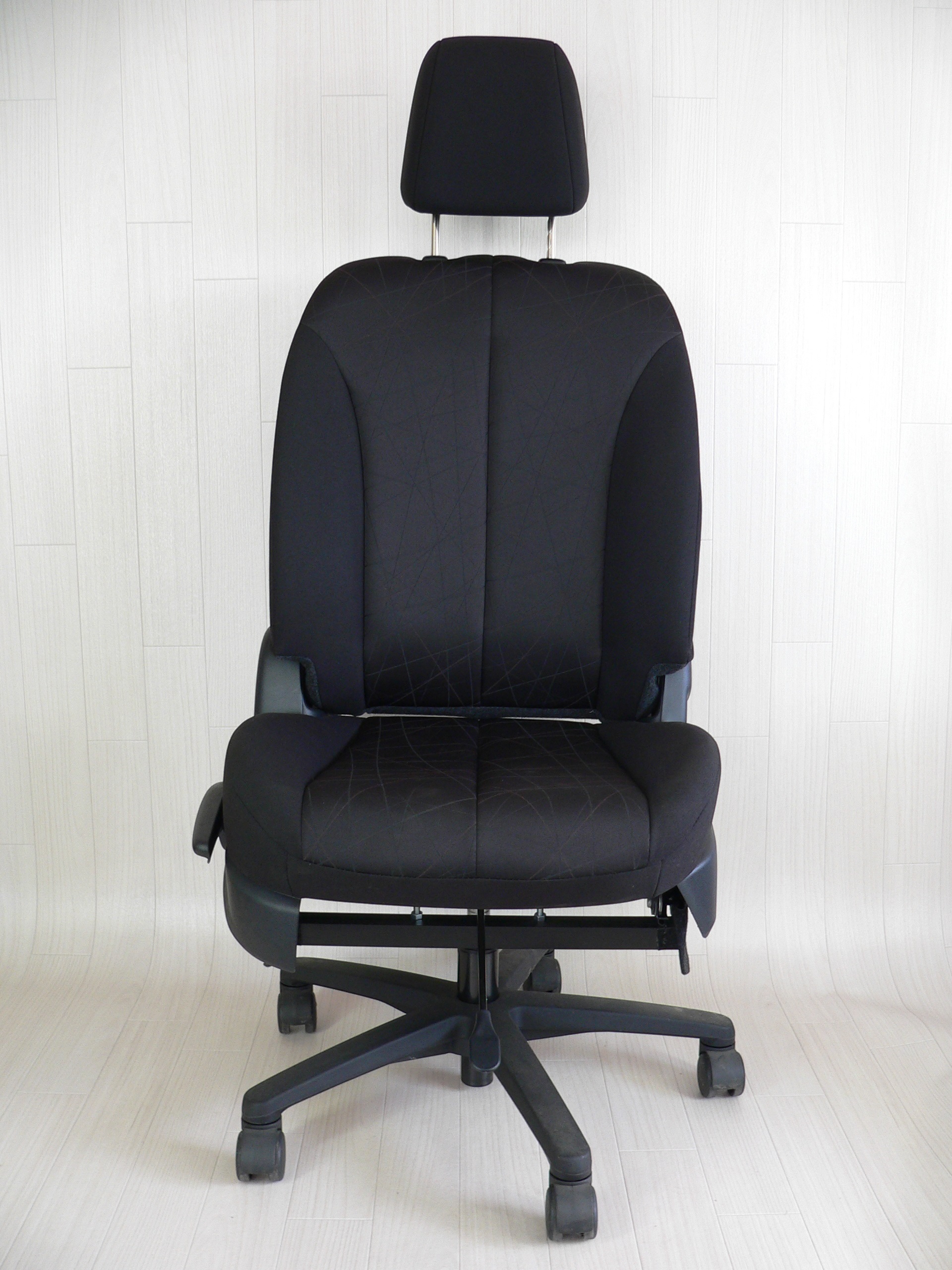 マツダ：デミオ