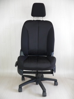 マツダ：デミオ