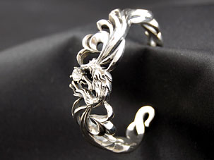 パルメットウォーターウルフバングルＷ／ホワイトストーン