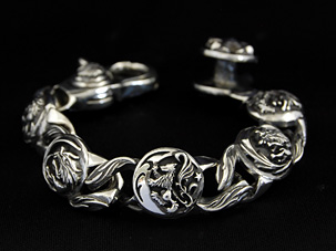 スリーカインズウルフブレスレット