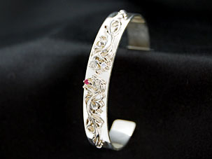 パルメットウルフバングルＷ／ダイヤモンド＆ルビー（Ｓ）