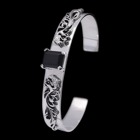 パルメットウォーターウルフバングルｗ／オニキス／Ｍサイズ