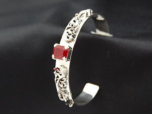 パルメットウォーターウルフバングルｗ／ルビー（シンセティック）　Ｓサイズ