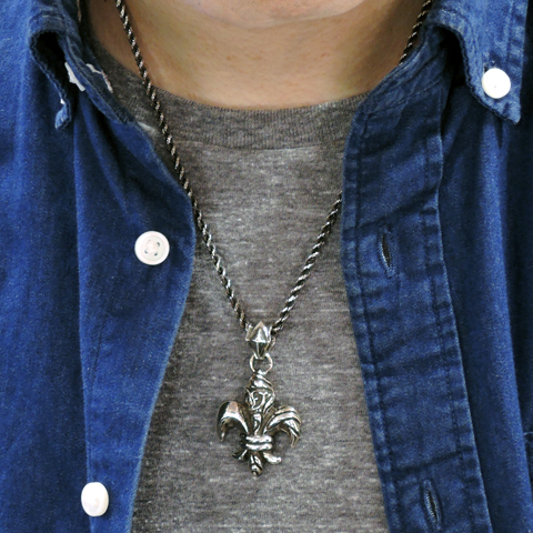 ヴァンアンバーグ ペンダント