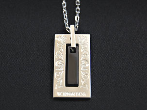 パルメットペンダント／ブラックチタン