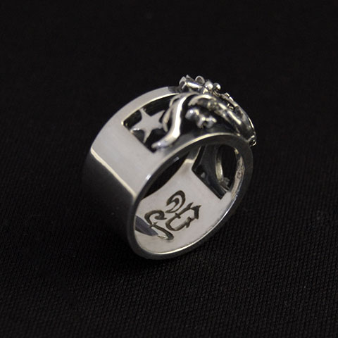 ケルティックウルフw/ムーンクロスリング