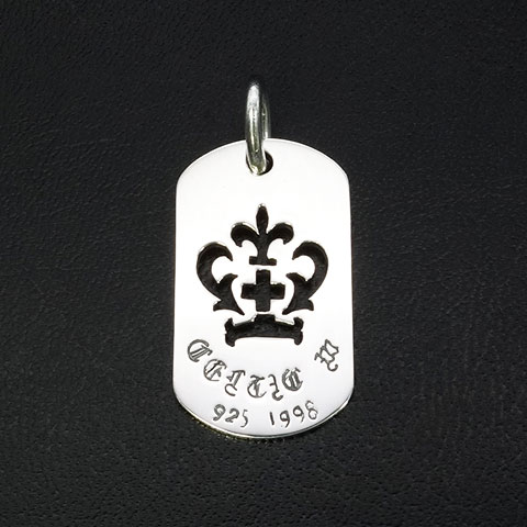 セイントクラウンドッグタグ