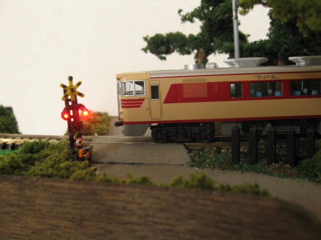 センサー感知式自動踏切警報機付鉄道模型ミニジオラマ ウッドマンクラブ